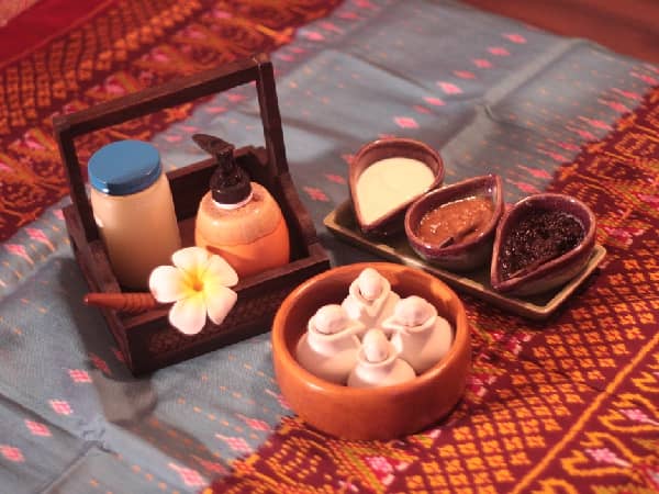 Wassana’s Kräuterstempelmassage 90 Minuten